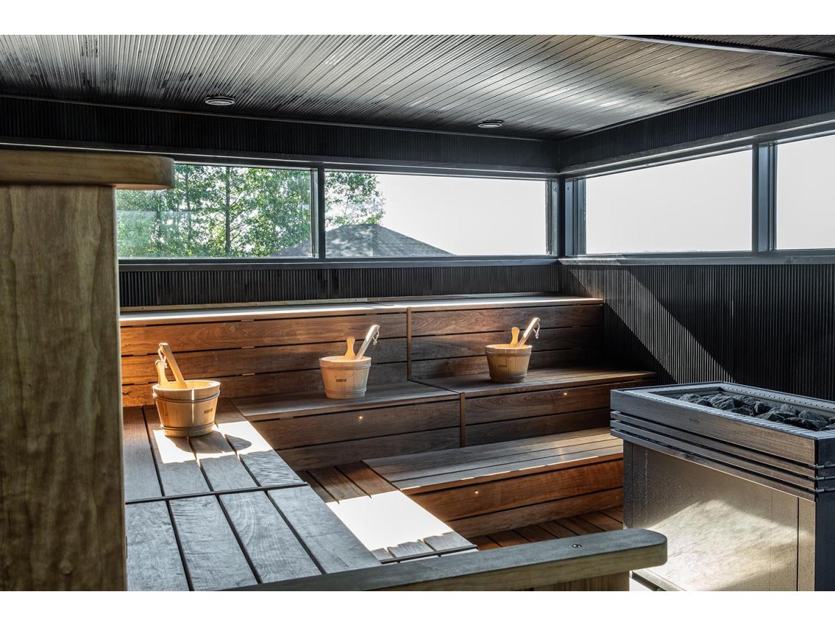 Hickarö Resort -sähkötyöt, saunavalaistus